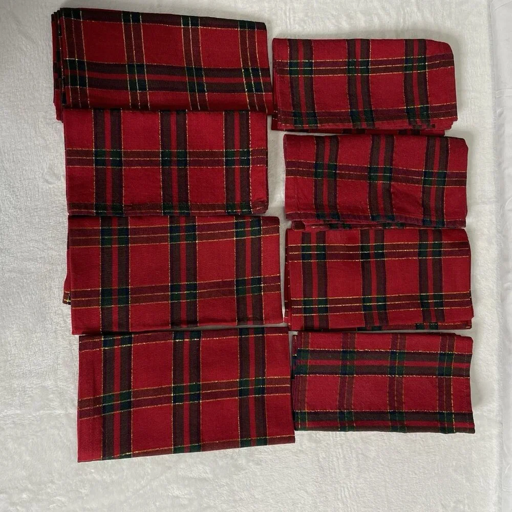 Bed‎ Bath & Beyond Christmas Red & Green 6 Cloth Placemats & 8 Matching Napkins